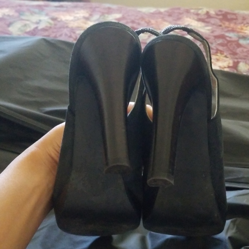 Shoes - Picture 4 of 4